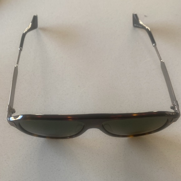 Gucci Sunglasses.  As new.  Perfect Condition - Picture 6 of 9